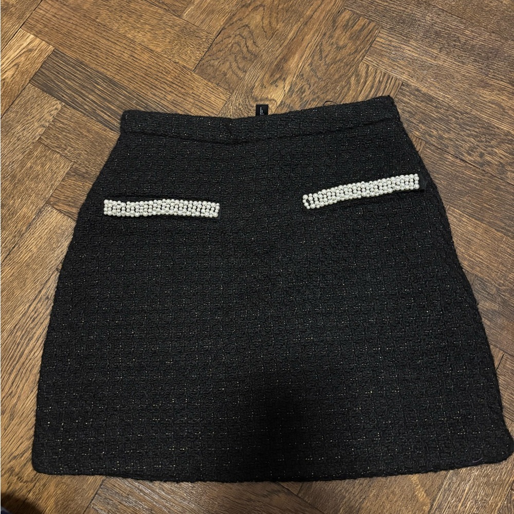 AQUA Black tweed skirt with pearl’s xs